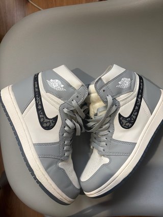 Nike Air Jordan 1 Gris y Blanco