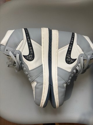 Nike Air Jordan 1 Gris y Blanco