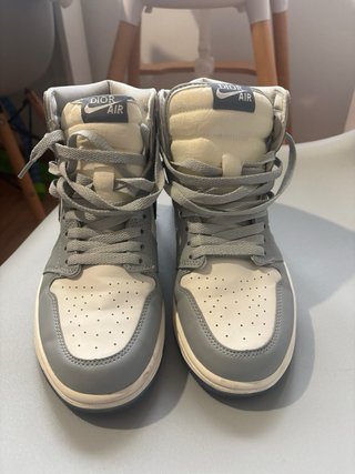 Nike Air Jordan 1 Gris y Blanco