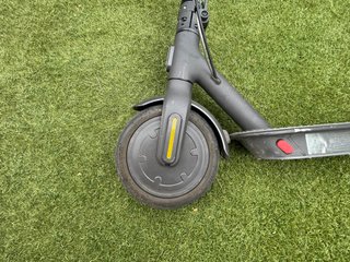 Patinete Xiaomi Essential Negro