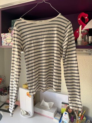 Camiseta Stradivarius rayas crema manga larga XS