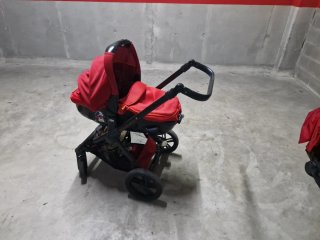 Cochecito de bebé rojo
