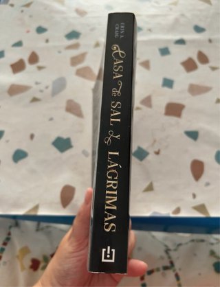 Casa de Sal Y Lágrimas / House of Salt and Sorrows