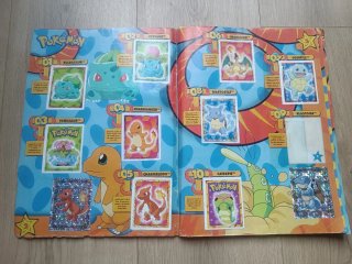 Álbum de Cromos Pokémon y póster 90s