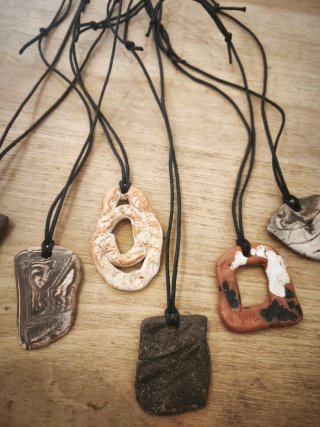 Seis collares boho artesanales
