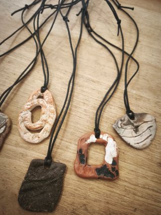 Seis collares boho artesanales