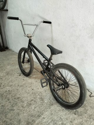Bicicleta BMX Negra