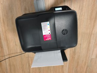 Impresora HP OfficeJet 3833 con tinta y repuesto
