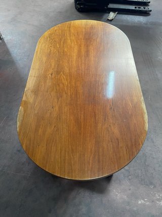 Mesa de madera redonda