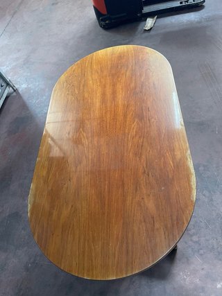 Mesa de madera redonda
