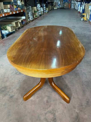 Mesa de madera redonda