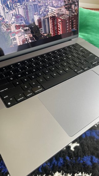 MacBook Pro 16 / 2021 / M1 Pro / 1TB / 16GB / Gris