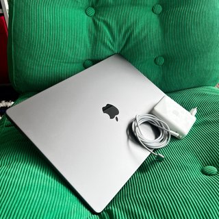 MacBook Pro 16 / 2021 / M1 Pro / 1TB / 16GB / Gris