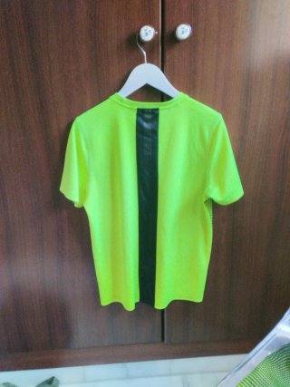 Conjunto deportivo verde y negro