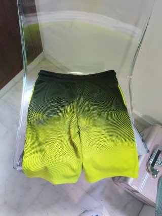 Conjunto deportivo verde y negro