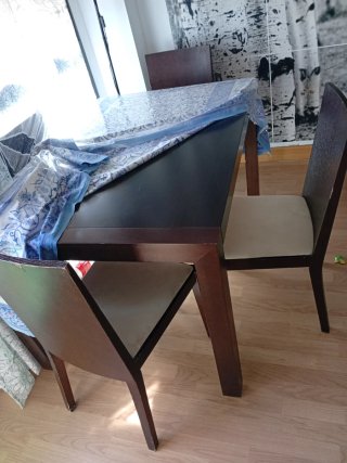 Mesa extensible con 6 sillas