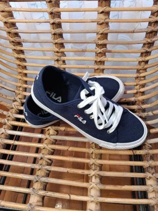 Zapatillas Fila Azul Marino y Blanco