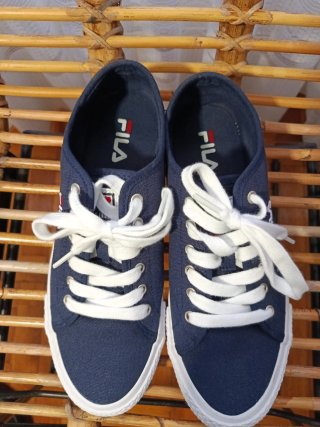 Zapatillas Fila Azul Marino y Blanco