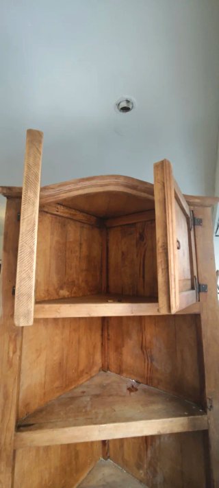 Armadio ad Angolo in Legno Rustico