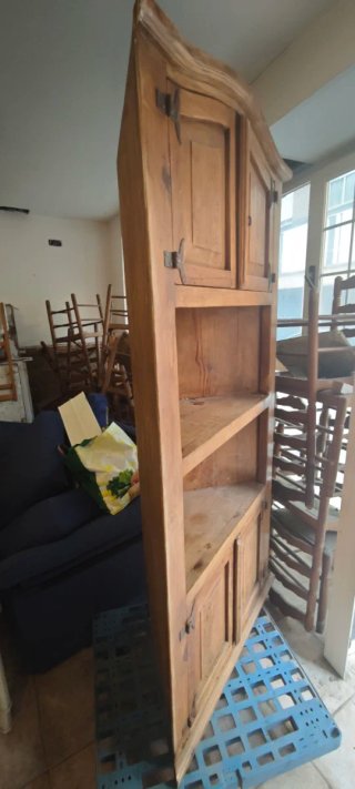 Armadio ad Angolo in Legno Rustico