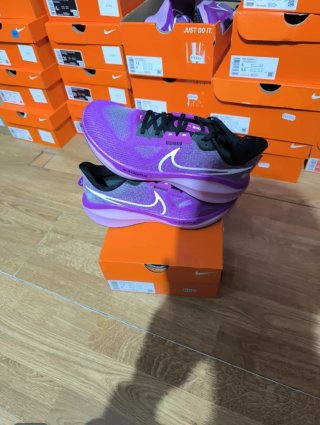 Nike Vomero 17 Morado Blanco