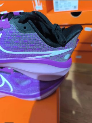 Nike Vomero 17 Morado Blanco