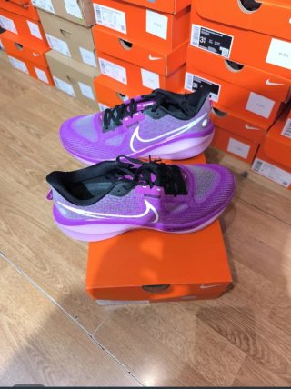 Nike Vomero 17 Morado Blanco