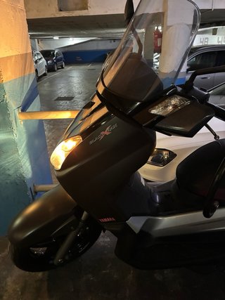 Yamaha XMAX 250 Negra se vemde por no utilizar