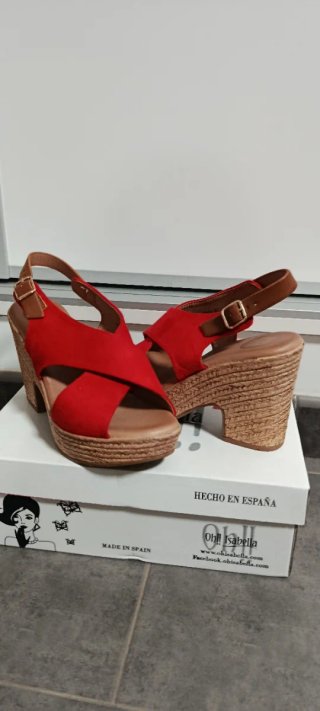 Sandalias tacón cuña rojo y marrón