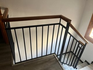 Barandilla de escalera de madera y metal
