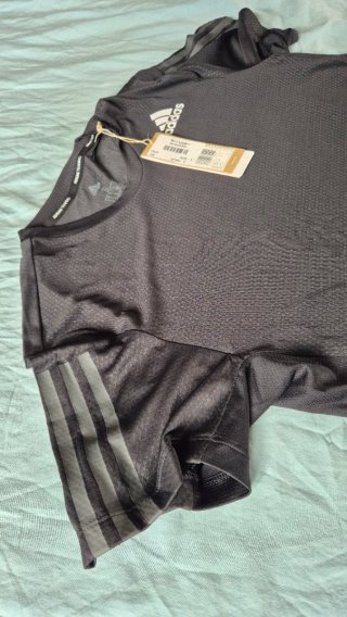 Camiseta Adidas Negra Deportiva