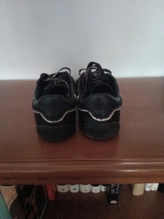 Zapatillas Gioseppo Negras con Estampado Animal