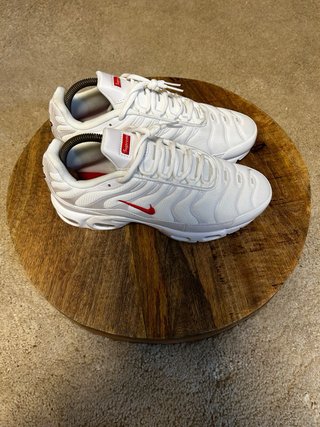 Nike TN x Supreme Blancas Rojas