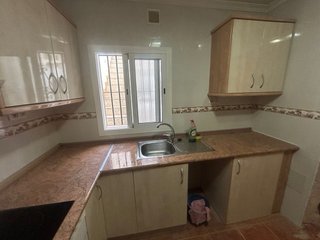 Cocina modular beige y marrón