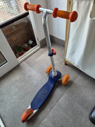 Patinete infantil 3 ruedas azul y naranja