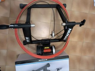 Rodillo B'Twin In'Ride 100 + soporte rueda