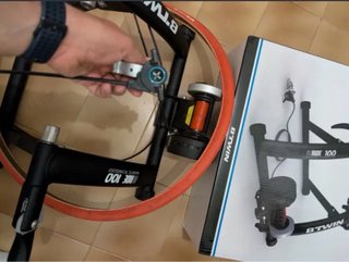 Rodillo B'Twin In'Ride 100 + soporte rueda