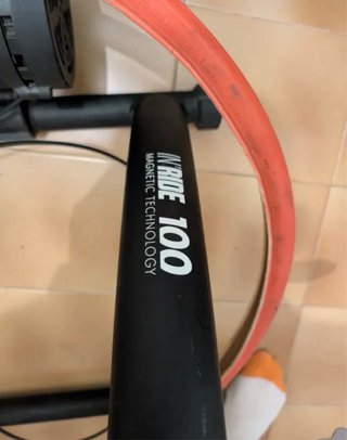 Rodillo B'Twin In'Ride 100 + soporte rueda