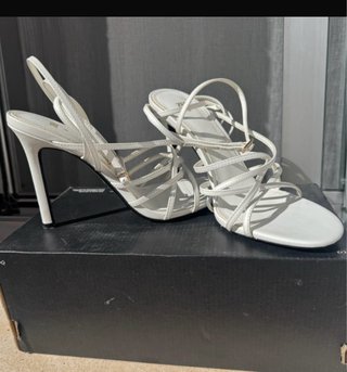 Sandalias blancas de tiras