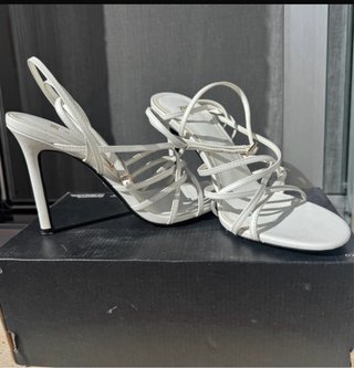 Sandalias blancas de tiras