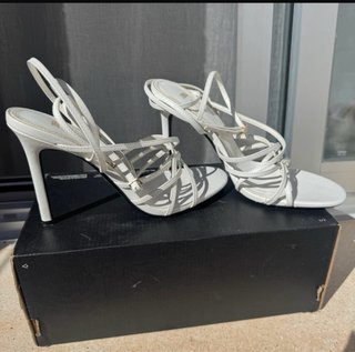 Sandalias blancas de tiras