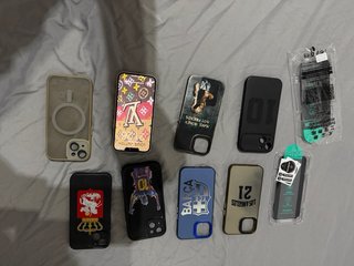 iPhone 14 con su caja, cargador original, fundas