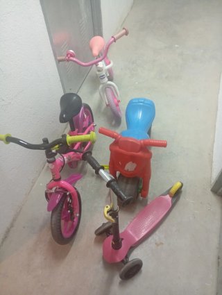 Lote de 3 bicicletas y patinete infantil