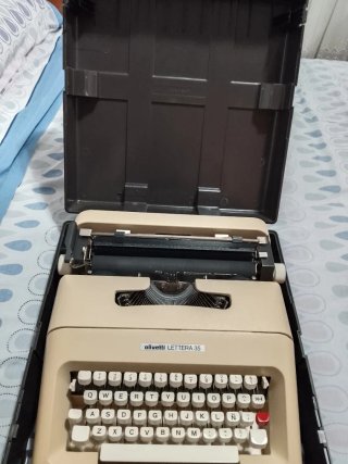 Máquina de escribir Olivetti Lettera 35