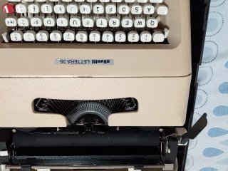 Máquina de escribir Olivetti Lettera 35