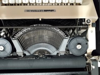 Máquina de escribir Olivetti Lettera 35