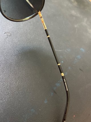 Gafas de sol aviador negras y doradas