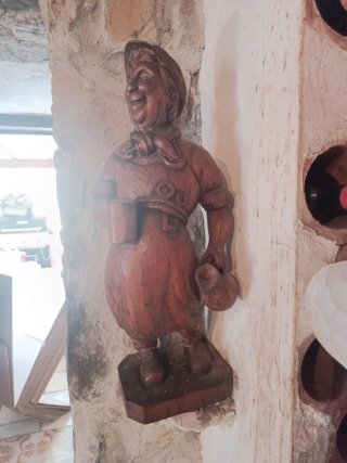 Figura de madera artesanal para bodega, choco etc