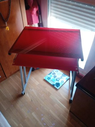 Mesa de cristal roja 64x50x74cm