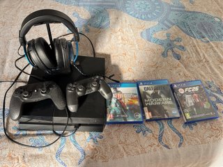 PS4 500GB + 3 Juegos + Auriculares